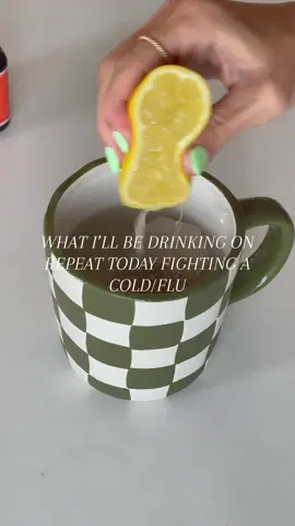 My go-to drink when i feel something coming on: -Ginger tea (fight’s inflammation and full of antioxidants) -Lemon for vitamin C 🍋 -Manuka honey or raw local honey is anti-bacterial, anti-microbial, and anti-inflammatory 🍯 #naturalhealing #naturalremedies #coldandfluremedies #holistichealth #healnaturally #lemonwater #gingertea #manukahoney #azmom #arizonamom