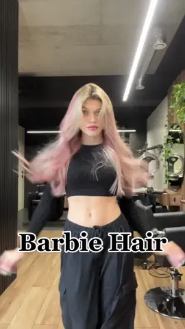 Tym razem Barbie i podwodna tajemnica przyszla mi do głowy na fotelu.. #pinkhair #pinkhairhighlights #hairhighlights #barbiehair #fryzjerwarszawa 💇🏼‍♀️ Atelier Jarosław Cielniak Warszawa [reklama, zaproszenie]
