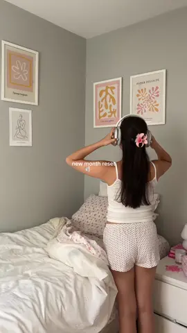 new month reset🕊️🤍 happy august✨ #fyp #august #resetroutine #monthlyreset #reset #newmonth #CleanTok #cleaningtiktok #cleanwithme #cleanmyroom 