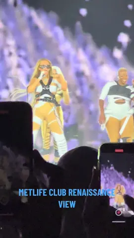 Literally cannot get over this show!!!!🐝🐝🐝🐝 #beyonce #renaisaance #renaissanceworldtour #beyhive #clubrenaissance #metlifestadium 