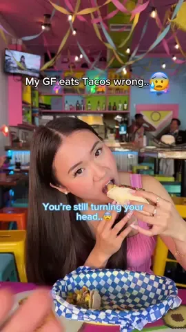 There’s only one right way to eat tacos🌮 #couple #couples #couplegoals #coupletok #girlfriend #Foodie #foodies #FoodLover #tacos 
