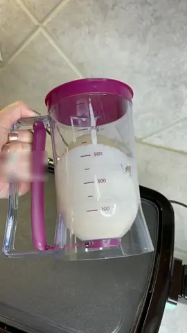 Dispenser #batterdispenser #kitchentool #PerfectPancakes #wafflecupcake #muffinloveswaffle #bakingsupplies #pancakemaker #measuring #crepeandcake #bakingessentials#PancakeTipsAndTricks #KitchenHacks