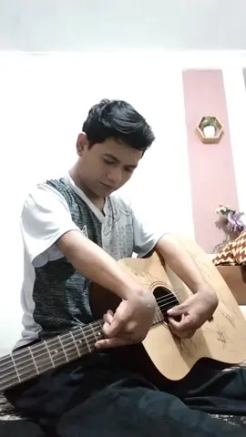 ikutan bang .. #suratcintaunutukstarla #virgoun #gitar #fyp #fypシ 