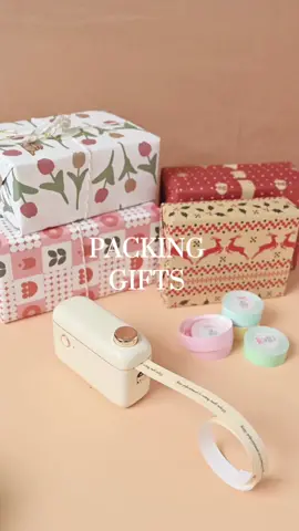 Print long labels as gift packing🎁✨🏷#NIIMBOT #labelmaker #label #labelprinter #giftwrapping #gift #giftideas #organize #homehacks #foryoupage 