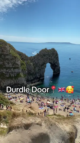 Durdle Door 📍🇬🇧🥰#durdledoor #fypシ #londonlife #london#placetovisit #viral #amazing #beautiful #lovely #viral#tiktok #fypシ゚viral #fy#fypage#foryoupage#❤️#lovegreatbritain  #🇬🇧#bestbeach #wonderful  #dorset 