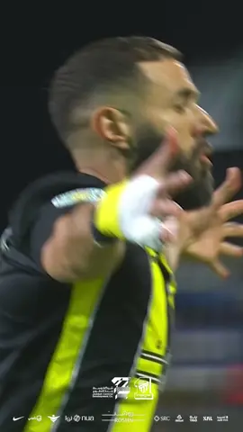𝐁𝐞𝐧𝐳𝐞𝐦𝐚 𝐬𝐭𝐫𝐢𝐤𝐞𝐬 𝐚𝐠𝐚𝐢𝐧! 🔥⚽️ Benzema's second-half strike secures a 2-1 victory for Al-Ittihad over Al-Shorta