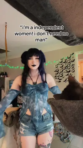 im a weak..independent women…ₕₑₗₚ ₘₑ