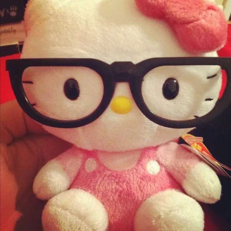 I love her 😻#xosstarr_ #hellokitty #nerdhellokitty #plushtoys #glasses #pinterest #fyp #aesthetic #goviralgo 