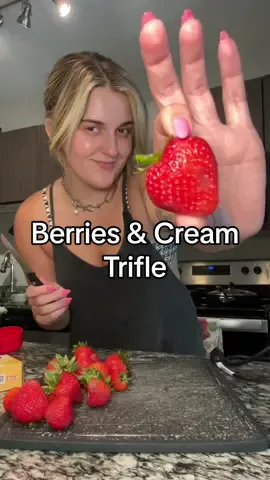 Berries & cream 🍓🫐 #triflerecipe 