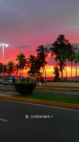 Puerto La Cruz Venezuela 🇻🇪 Paseo Colón 6:58 PM #venezuela🇻🇪 #paseocolon #atardecer #sunset #paisaje #sol #mar #beautiful #hermoso #playa #sky #video #viral #repost #fyourpage #parati #fypシ 