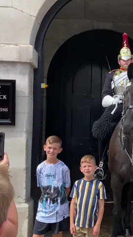 #foryoupage  #tiktokviral #viraltiktok #viralvideo #videoviral #follow #subscribe #like #share #bestvideo #fypviral #donottouch  #horseguardsparade #changingoftheguards #royalguards #thekingsguards #kingsguard #kingshorse #fyp #foryou #fypシ #fanpage #tourists #london #bluesandroyals 