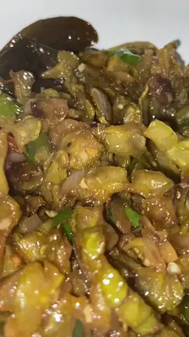 Masak pare begini enak banget👍 Pare diiris tipis (diremas pakai garam) kemudian cuci bersih Pare digoreng dulu ya Bumbunya: bawang merah,bawang putih,cabe rawit (agakbanyak) semua diiris dan tambahkan sedikit terasi,daun jeruk (ditumis sampai harum) masukkan sedikit air,masukkan pare masukkan garam micin dan sedikit kecap manis.#masakpare#osengpare#parenenek#masakarumahan#menusederhana 