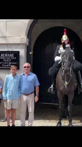 #foryoupage  #tiktokviral #viraltiktok #viralvideo #videoviral #follow #subscribe #like #share #bestvideo #fypviral #donottouch  #horseguardsparade #changingoftheguards #royalguards #thekingsguards #kingsguard #kingshorse #fyp #foryou #fypシ #fanpage #tourists #london #bluesandroyals 