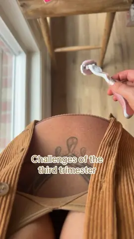 Oh hunny…. I have a job for you 😅  #thirdtrimester #thirdtrimesterproblems #pregnacyjourney #relateablepregnacy #relateable #pregnacyhumor #29weeks #shavingproblems #bumpupdate 