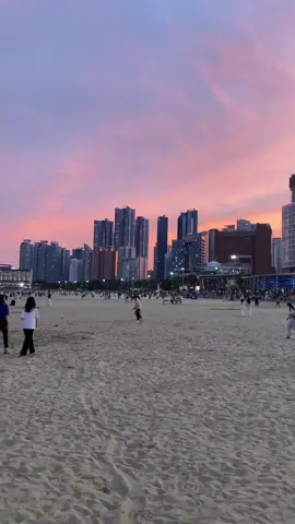 Sunset in Haeundae Beach, Busan 🌇  #southkorea #busan #landscape #sunset #sky #beach #peace #4k #foryou #pourtoi 