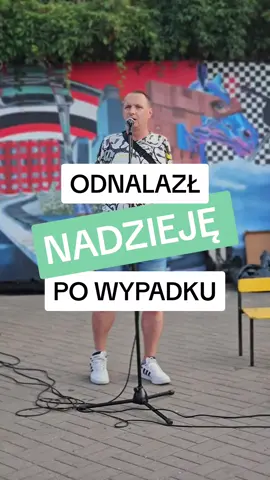 Przemek odnalazł nadzieję i sens życia po tragicznym wypadku, w ktorym stracił obie ręce. Jego historia jest poruszająca i wzbudzą nadzieję. Posłuchaj jak dzieli się swoimi przeżyciami na Kosciele Ulicznym w Warszawie dając nadzieję osobom w kryzysie bezdomności. @Przemek Dsm Wieczorek #wiara #sensżycia❤️ #nadzieja #historiażycia #głoszeniesłowa #koscioluliczny #kosciolgenesis #kosciolewangeliczny #ewangelia #bóg #bógjestdobry 
