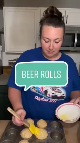 beer rolls #LearnOnTikTok #EasyRecipe #rolls #beer #bisquick #honey #mooseapproved #itssuppertime #CapCut  #longervideos 