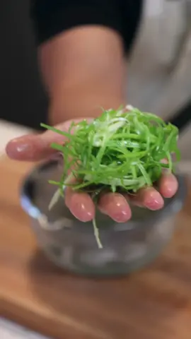 Fancy scallions #fyp #cooking #chef #foodhacks #kitchenhacks