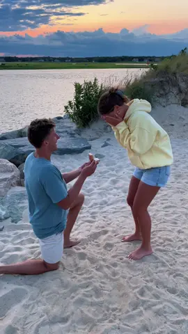 7/31/2023 💍🤍 #engaged #engagementring #engagedtiktok #isaidyes #proposal #propose #fiancé #fiancecheck #suprise 
