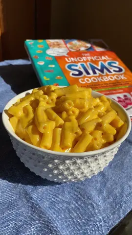 COZINHANDO COM LUCINHA amo comidas neon e meu corpo não é um templo 💋 🧀 INGREDIENTES MAC AND CHEESE: - 220g de macarrão  - 3/4 xícara de creme de leite fresco OU LEITE NORMAL (caso use o leite, acrescente também 1 colher de manteiga derretida) - 1 ovo - 1 colher de chá de mostarda - 1 xícara de queijo cheddar ralado - pimenta do reino moída a gosto - sal a gosto - 1 colher de chá de molho de pimenta #longervideos #receita #macandcheese #macarrao #queijo #cheddar #thesims #tiktokreceita 