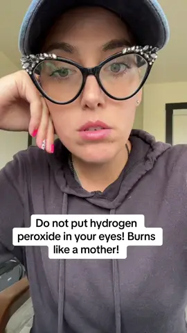 #dailylife #contacts #contactsolution #hydrogenperoxide #medicaltiktok #feeltheburn 