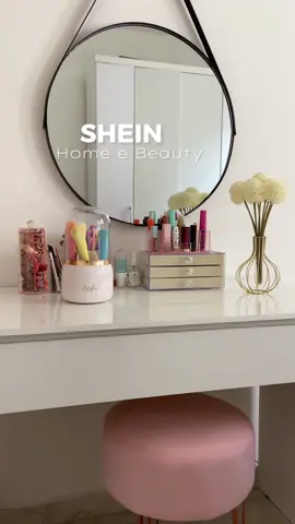 Todos meus organizadores são da   @SHEIN e acabou chegar o que faltava pra deixar tudo perfeito♡ Vocês gostaram do resultado? CUPOM: Fabigodoi ou SNC1489 IDs; porta pincéis 15763478, flor artificial 12504393, vasinho 12418482 ♡SAVE MONEY. LIVE STYLE ! #sheinhome #sheinbeauty #sheinpartner #shein 