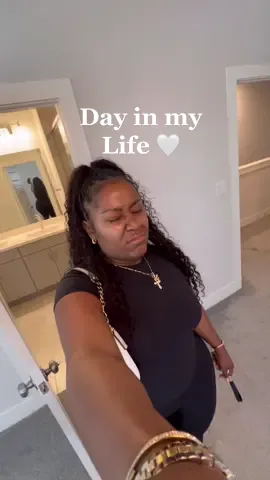 Clearly I’m not one of those creators who’s going to make it seem like a go to cute dinners and designer shopping on the regular. This was very much a basic day 😂 #dayinmylife #Vlog #blackgirlvlogs #househunting 