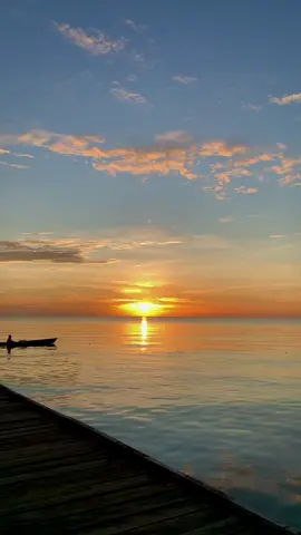 #lagutimur #ternatevideo #malukuutaraternate #sunset #sunsetvibes #sunsetbeach #fyp 