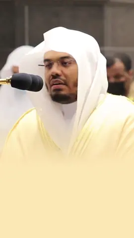 ­ ­ ­ ­ ­ ­ ­  ﴿إِنَّ اللَّهَ وَمَلائِكَتَهُ يُصَلّونَ عَلَى النَّبِيِّ يا أَيُّهَا الَّذينَ آمَنوا صَلّوا عَلَيهِ وَسَلِّموا تَسليمًا﴾. 💡 جاء في تفسير الآية: اقتداء باللّه وملائكته وجزاء له على بعض حقوقه عليكم وتكميلاً لإيمانكم وتعظيمًا له ﷺ ومحبة وإكرامًا وزيادة في حسناتكم وتكفيرًا من سيئاتكم، صلوا عليه وسلموا تسليمًا. وأمر ﷻ أهل العالم السفلي بالصلاة والتسليم عليه؛ ليجتمع الثناء عليه من أهل العالمين العلوي والسفلي جميعاً. ــــــــــــــــــــــــــــ 🎙️ فضيلة الشيخ أ.د. #ياسر_الدوسري . صلاة المغرب ١٨ ذو الحجة ١٤٤١ هـ.