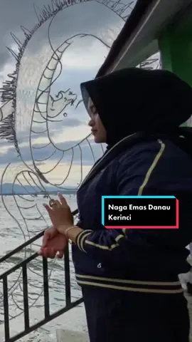 Ada yang tahu hadiah apa yg dikasih ke mba minik ?. Selengkap nya di youtube Ninik Kurinci (klik di bio tiktok). Follow akun kedua tiktok mba ninik.  #nagaemas #kerajaanghaib #horor #creepy #misteri #matabatin #sosokastral #sketsaghaib #jambipride🏴‍☠️ #kerinci 