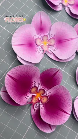 Orquídea disponível no Universo das Flores !!! Comente EU QUERO. #floresdepapel #florrealista #universodaaflores #floresimpressas 