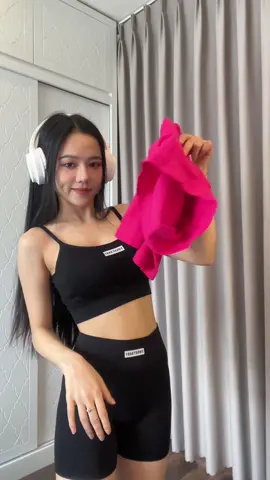 Chọn màu kiểu gì cũng dính blackpink. Phải mặc đồ tập xinh thì mới có hứng đi tập 😂 giờ khen hay chê gì mặc lên đẹp là hem hối hận, link góc trái nha mấy nàng  #gymgirl #ynhi #blackpink #trending #dailyvlog #reviewdotap #dotapgym 