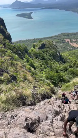 Le Morne Brabant. One of the best moutsins to hike but cautiously. That last part be kinda hard. Do not try if you are not fit. #lemornemauritius #lemornebrabant #lemorneviewpoint #lemornemountain #lemorne #hike #hiker #hiketok 