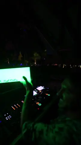 More partying on the beach, Greek style ! Thanks Athens, great vibes all night long ! Next stop Ibiza 🔥🥳 #HotSince82 #touring #music #dj #hs82 #vibes #drop #co2 #greece