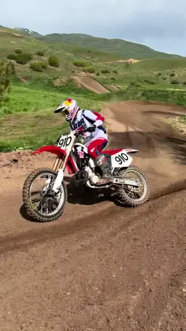 Incase you guys needed some 2-stroke sounds for your Friday, here is the 1996 CR250 shredding around Flying Iron Horse Ranch 🔥 If you guys could bring back one Honda that has been discontinued, what would it be? @Red Bull Motorsports @MotoSport.com #1996 #CR250 #CR250R #honda 