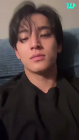 just some clips of today’s live because he got me giggling all long #mingyu #seventeen #carat #kimmingyu #weverse 