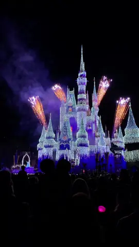 A million twinkling lights, a winter wonderland, and the magic of Disney. This is what the Cinderella Castle Dream Lights were all about! #flashbackfriday #cinderellacastle #mickeysverymerrychristmasparty #waltdisneyworld #seewdw #longervideos 
