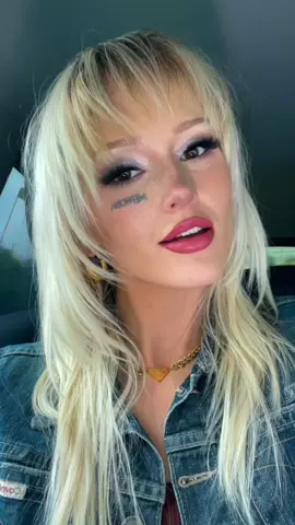 What kind of person do you guys see me dating? 🧐 HMMMM????? HMMM???