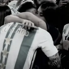 I‘ll look after you. 😍 #messi #antonellarocuzzo #lionelmessi #goats 