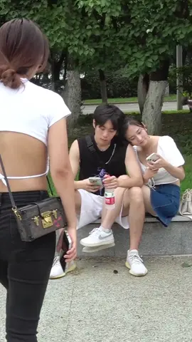 女孩瞒着男友和前任旅游，被发现后男孩以其人之道 还治其人之身#渣女 #绿茶婊 #以其人之道還治其人之身 #前任 #分手快乐 #反转 #一定要看到最後 