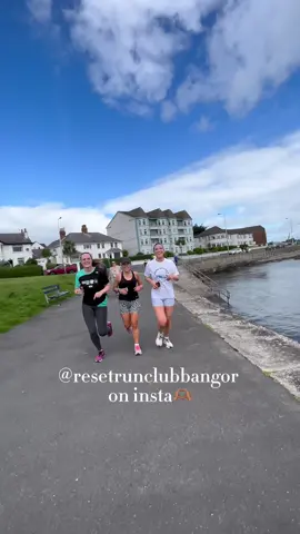 If you are a beginner runner orrr have years of experience, a run club can be a great way to shake things up, motivate you & make it feel a little easier 🏃🏼‍♀️ Back tomorrow morning in Bangor for a social & chill 5k 💘 #Running #northernireland #runclub #runclubtiktok #Vlog #runningvlog #resetrunclub #asmrmorningroutine 