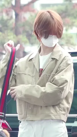 함께 놀자 친구들 Indonesia hari Minggu, halo sobat? #txt #투모로우바이투게더 #디스패치 #dispatch #dipe #공항패션 #kpop #fashion 