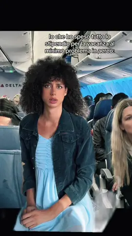 Io che controllo ogni passeggero per capire se fidarmi o no #greenscreen #pov #fobia #perte #aereo #womanairplane #foryou 