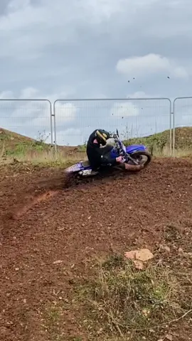 The SMoKE SHOW ✊🏻💨💨💨💨💨 #moto #2stroke #sftb #mud #dirtbikes #smoke #yz125 #125 #sounds 
