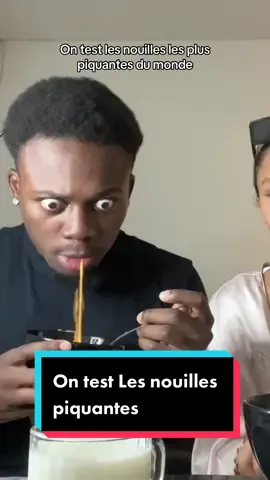 Sachant que je l’ai laissé gagner, qui a gagné ? Qui supporte le plus le piquant ?  #couple #testnourriture #videodrole #nouilles @asiaan🥰 