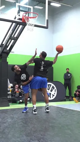 6’3 210lb 39 year old vs a 5’10 overseas pro🤔 who do yall got winning? ⬇️ #basketball #foryou #1v1 #1v1basketball #bball #overseasbasketball #prohooper #oldhead #streetball 