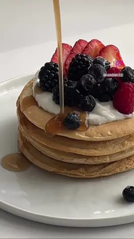 pancake morning 🥞🫐🍓 • protein pancake mix from @kodiakcakes • sugar free syrup from @waldenfarms_usaofficial  . . . . . #pancake #pancakeday #pancakeart #pancakesrecipe #pancakechallenge #protein #proteinbar #proteinsnack #breakfast #breakfastideas #breakfastchallenge #aestheticbreakfast #pancakelover #homecafe 