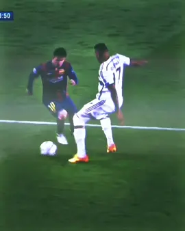Messi Destroying Boateng 🔥 #derek_kaue #artofdribbling #messi 