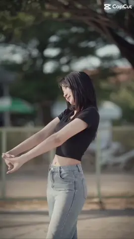 ชูมือขึ้นเเล้วหมุนๆ #นักศึกษาครูภาษาไทย #อุดรธานี 