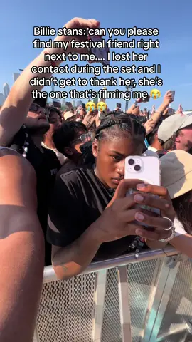 Tiktok i know you guys are great finding people but can you please help me find her?! #lollapalooza #billieeilish #newjeans 